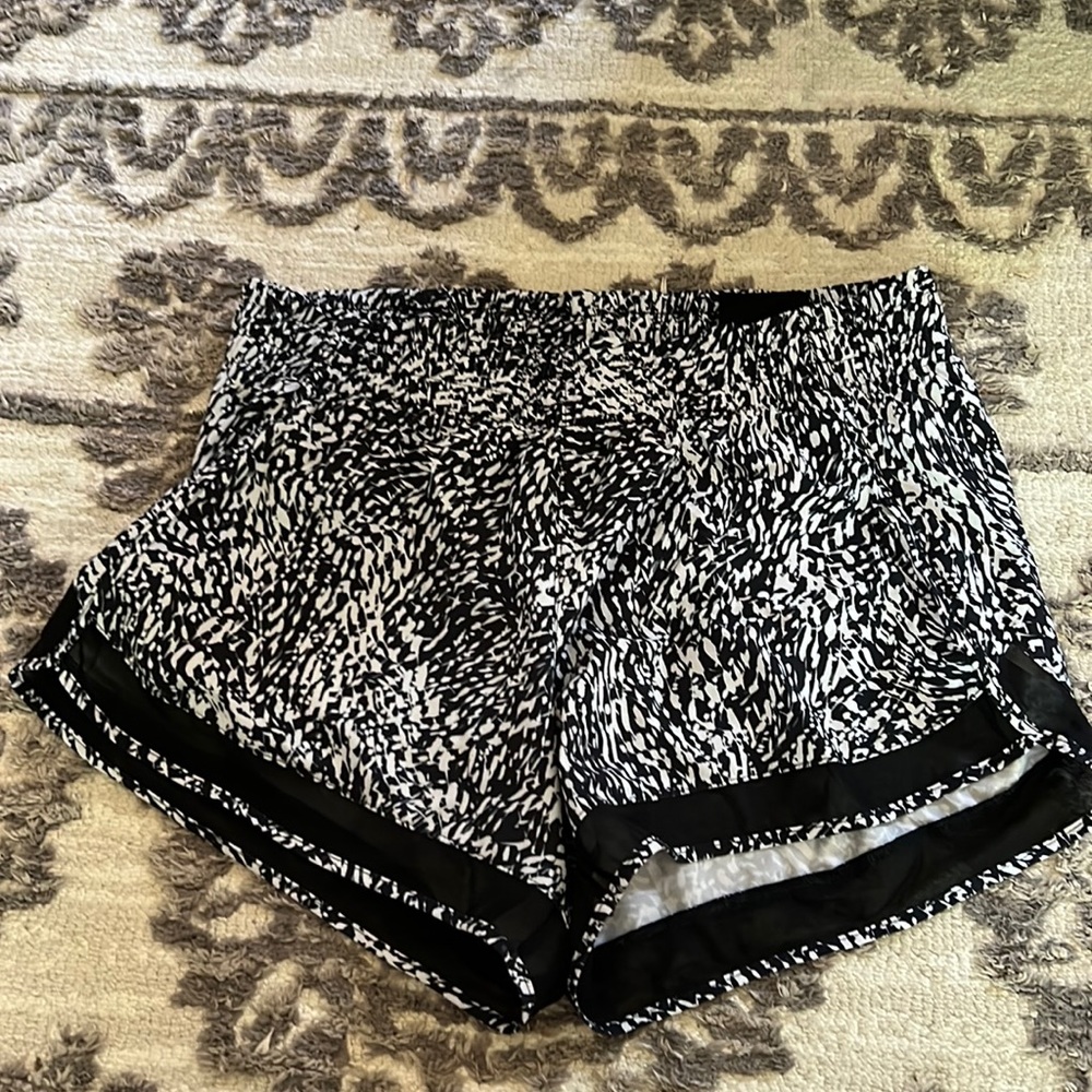 Athleta Mesh Racer Run Short, Size M